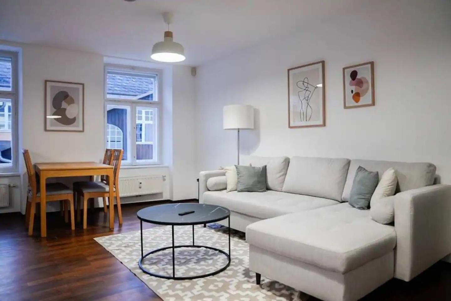 Authentic Austrian Flat In The South Of Vienna Διαμέρισμα Modling Εξωτερικό φωτογραφία