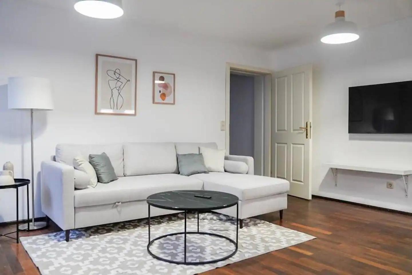 Authentic Austrian Flat In The South Of Vienna Διαμέρισμα Modling Εξωτερικό φωτογραφία